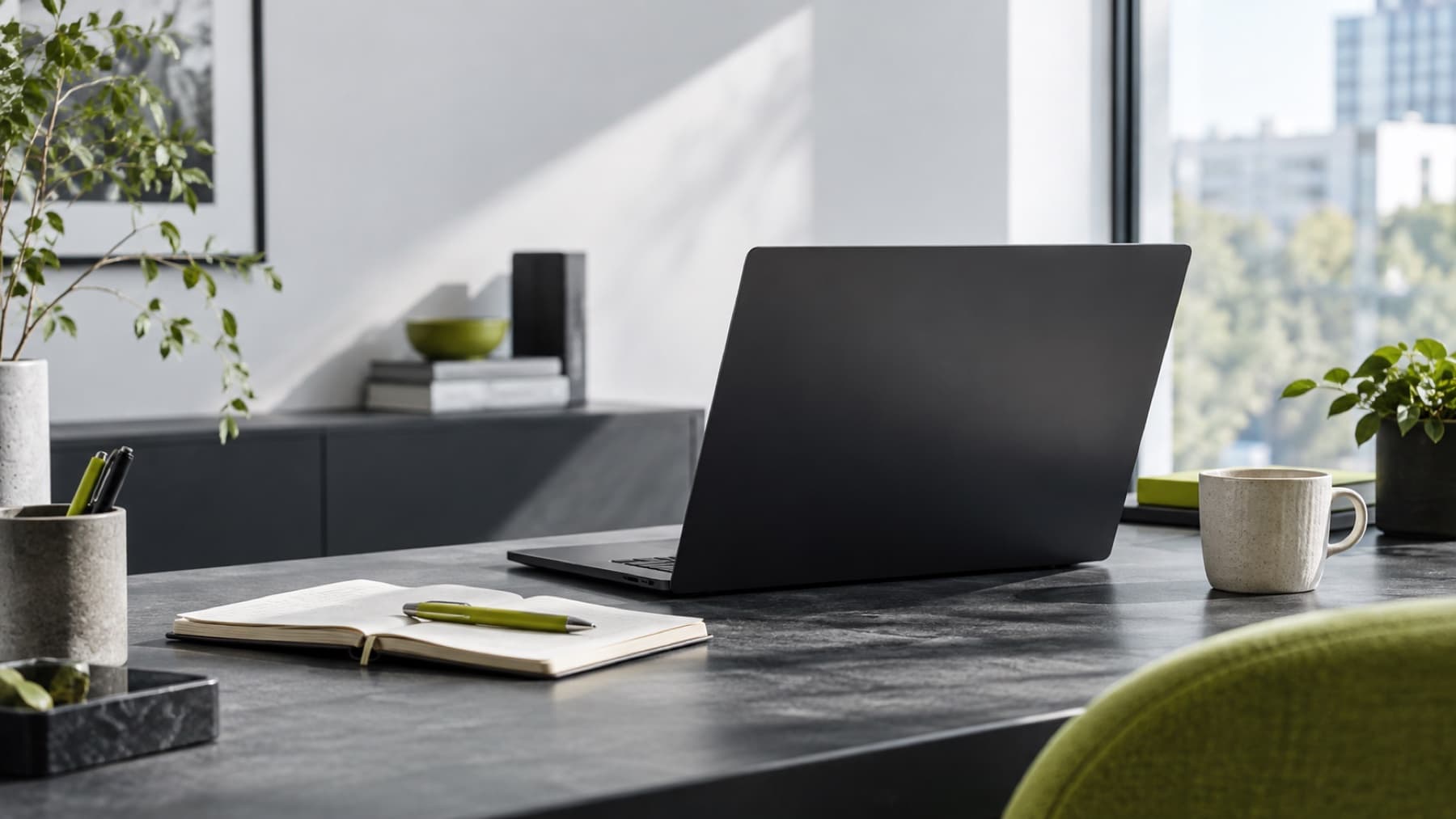 Bureau utilisé pour préparer une campagne de prospection B2B